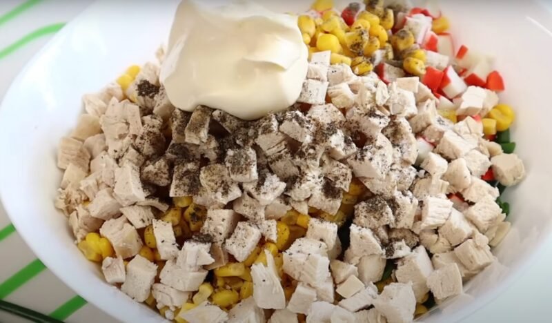 Salotos „Vasaros džiaugsmas“ — gaivus 10 minučių receptas: netikėtas pažįstamų ingredientų derinys