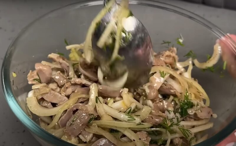 Marinuoti vištienos skrandukai — mėgstama užkandėlė šventei ar pietums