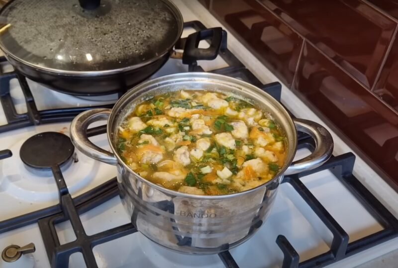 Vištienos sriuba su galuškomis pagal močiutės receptą