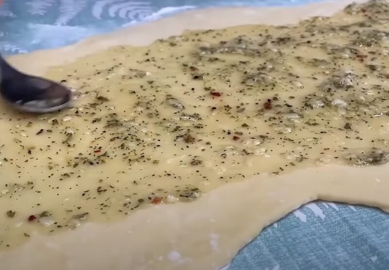 Vištienos sultinio sriuba su česnakinėmis galuškomis