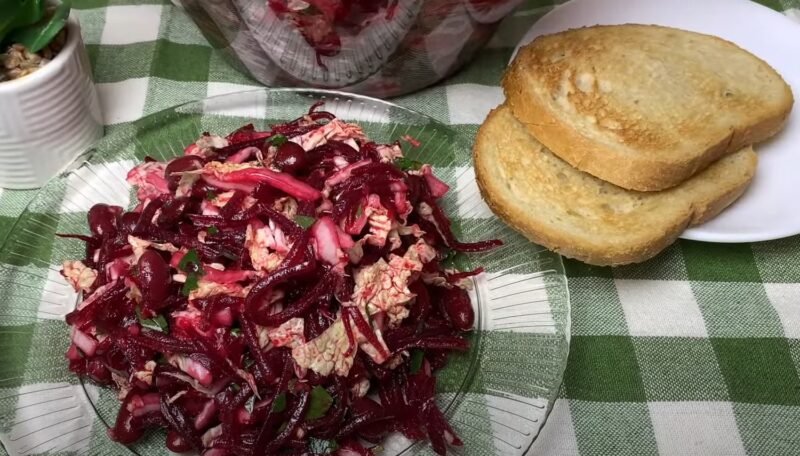 Vitamino salotos iš burokėlių ir pupelių su naudingu padažu