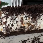 Oreo tortas su „Plombir“ trupiniais — desertas be kepimo per 5 min.