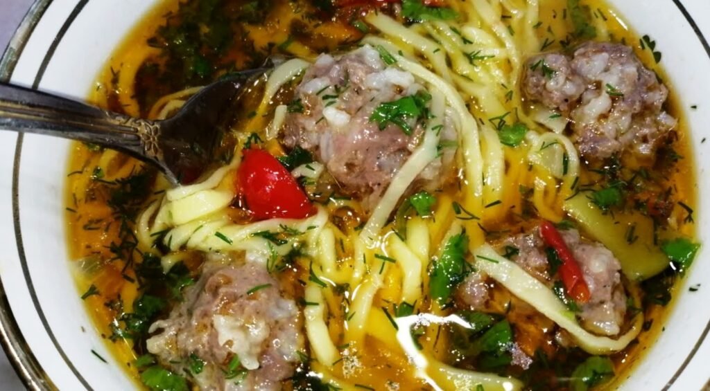 Ugra Guž — sotus naminis uzbekiškas kukulių sriuba