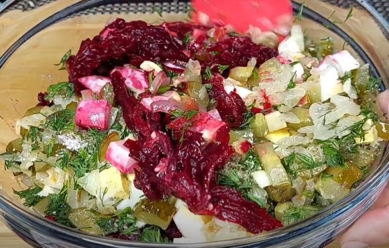 Ryškesnis nei „Šuba“ ir gardesnis už vynigretą: netipinės burokėlių salotos iš paprastų ingredientų