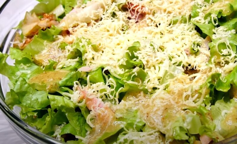 Salotos „Gražuolė“ su rūkyta vištiena ir kriauše – šventinis, restorano lygio skonis