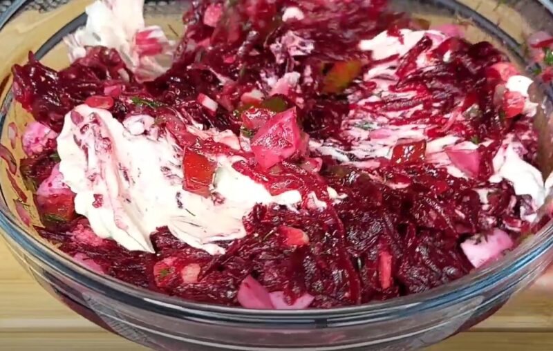 Ryškesnis nei „Šuba“ ir gardesnis už vynigretą: netipinės burokėlių salotos iš paprastų ingredientų