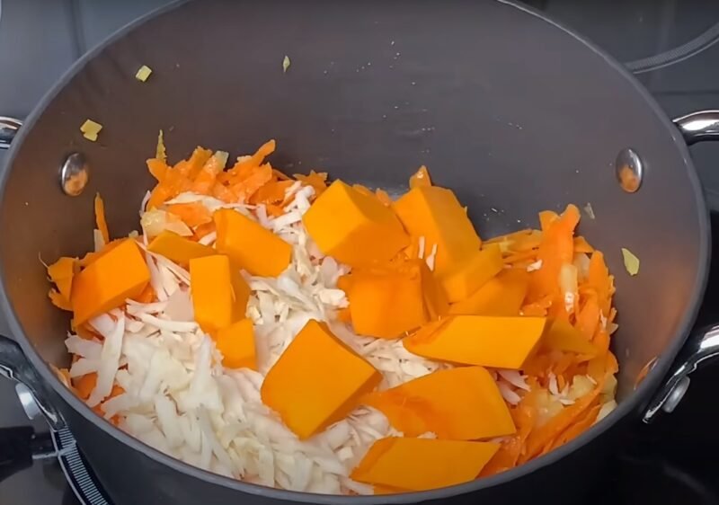 Aksominė moliūgų kreminė sriuba iš paprastų produktų per 30 minučių