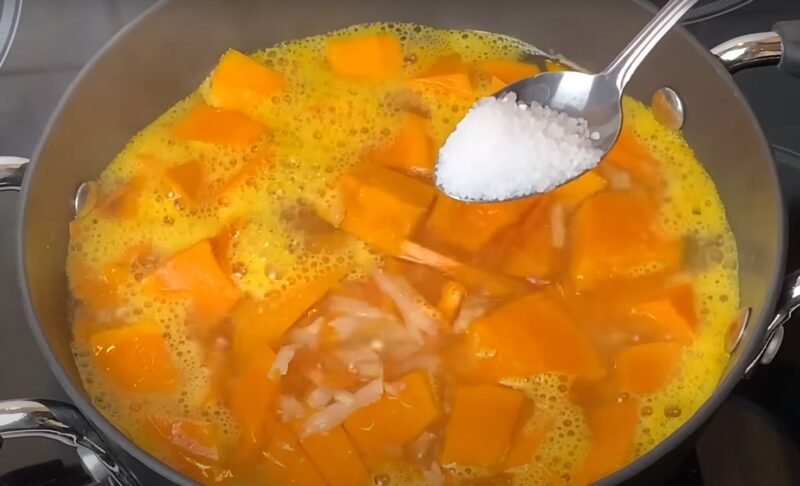 Aksominė moliūgų kreminė sriuba iš paprastų produktų per 30 minučių