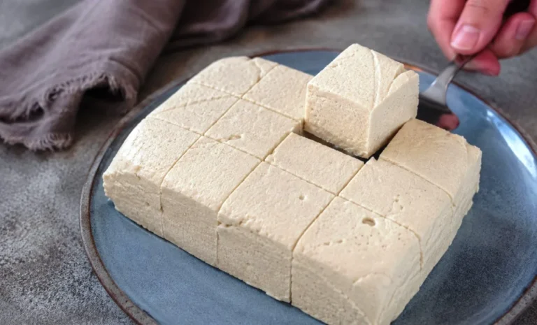 Pamiršau apie kaloringus tortus: gaminu desertą kaip zefyrą, bet be cukraus — skanėstas iš 2 ingredientų