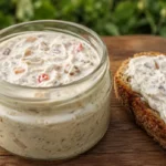 Ne tik užtepėlė: kepti baklažanai su sūriu — sultinga, pikantiška užkandėlė