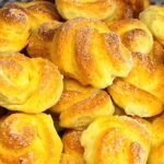 Varškės tešlos „rožytės“ – lengvas aromatingų sausainių receptas prie arbatos