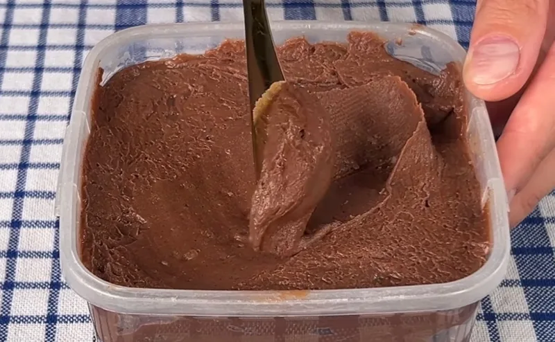 Naminė šokoladinė pasta — tinka tepti ant duonos, sausainių ir blynų