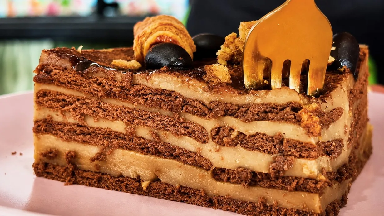 Idealus desertas be kepimo: 1 pakelis sausainių, pienas ir šaukštelis kavos — per 2 valandas tortas paruoštas
