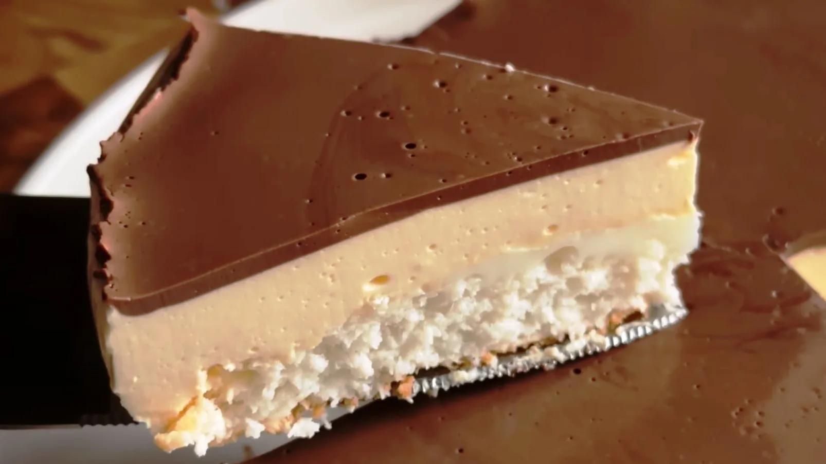 Baltyminis kokosinis desertas iš 6 baltymų — apie 122 kcal/100 g, tirpsta burnoje