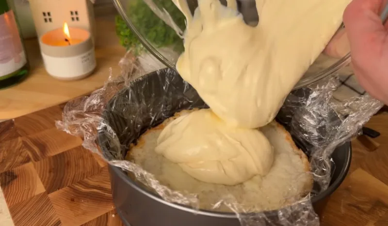 Baltyminis kokosinis desertas iš 6 baltymų — apie 122 kcal/100 g, tirpsta burnoje