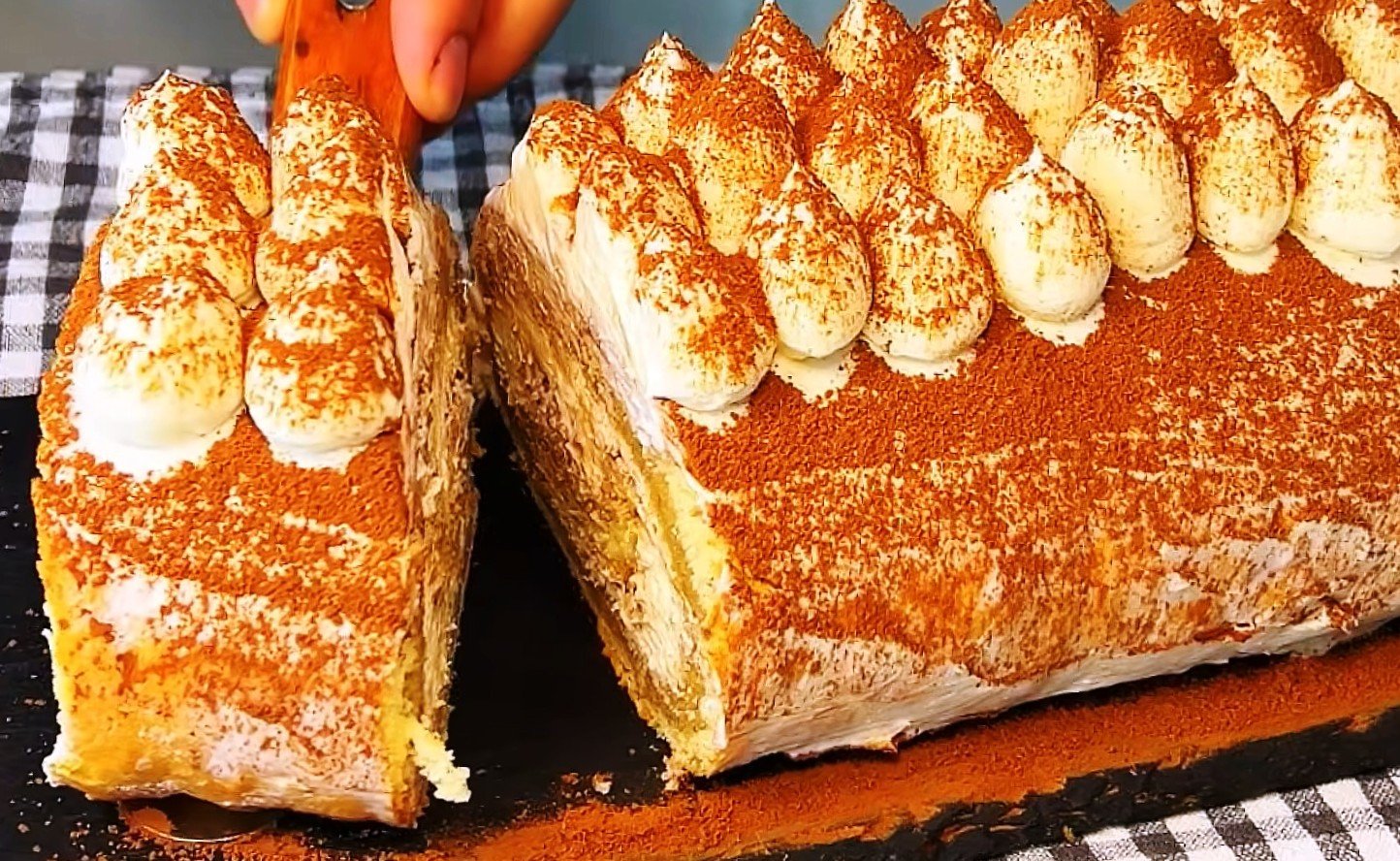 Kavamis kvepiantis Tiramisu vyniotinis — greitai ir paprastai paruošiamas