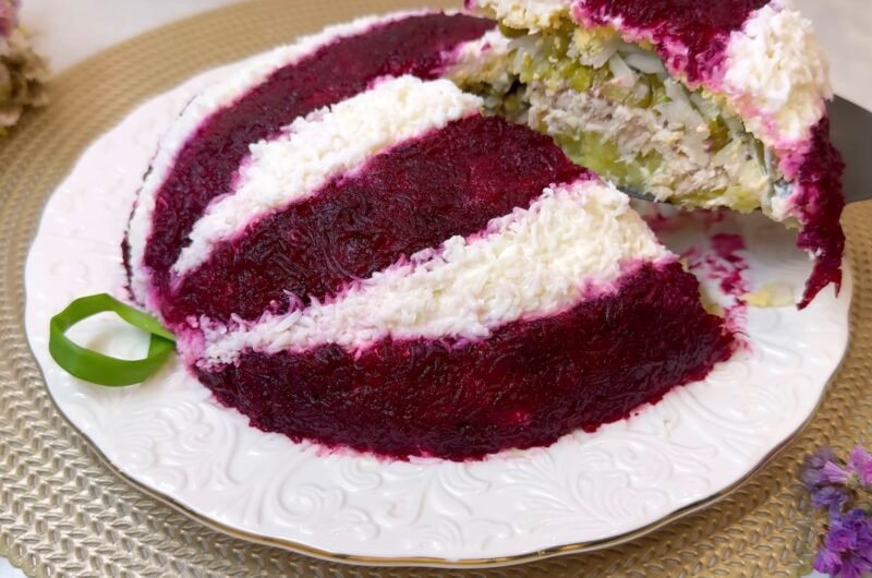Salotos „Eglutės žaisliukas“ Naujiesiems 2026 — paprasta, efektinga ir labai skanu