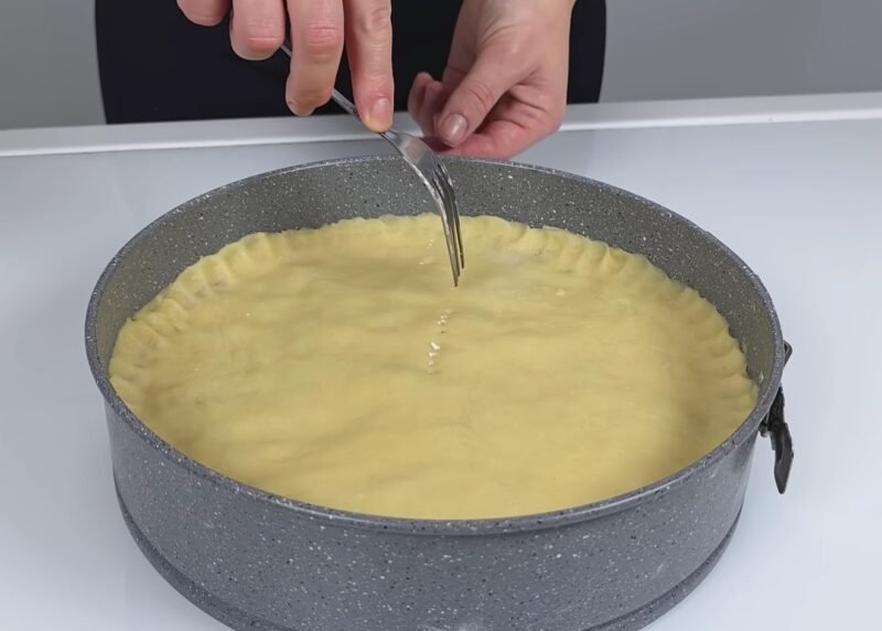 Firminis dviejų sluoksnių riešutų pyragas — paprasti ingredientai, netikėtas rezultatas