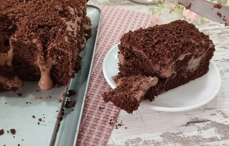 Šokoladinis tortas „Vulkanas“ — minkštas, greitas ir ekonomiškas receptas