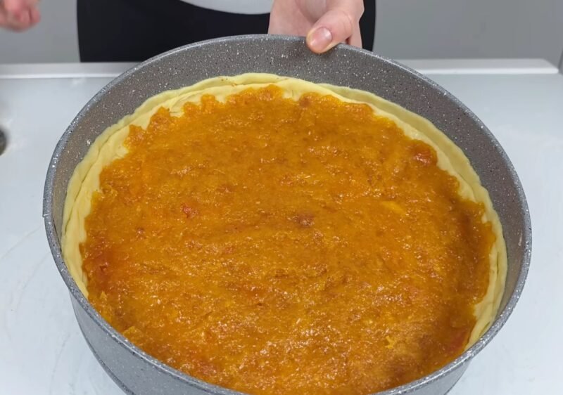 Firminis dviejų sluoksnių riešutų pyragas — paprasti ingredientai, netikėtas rezultatas