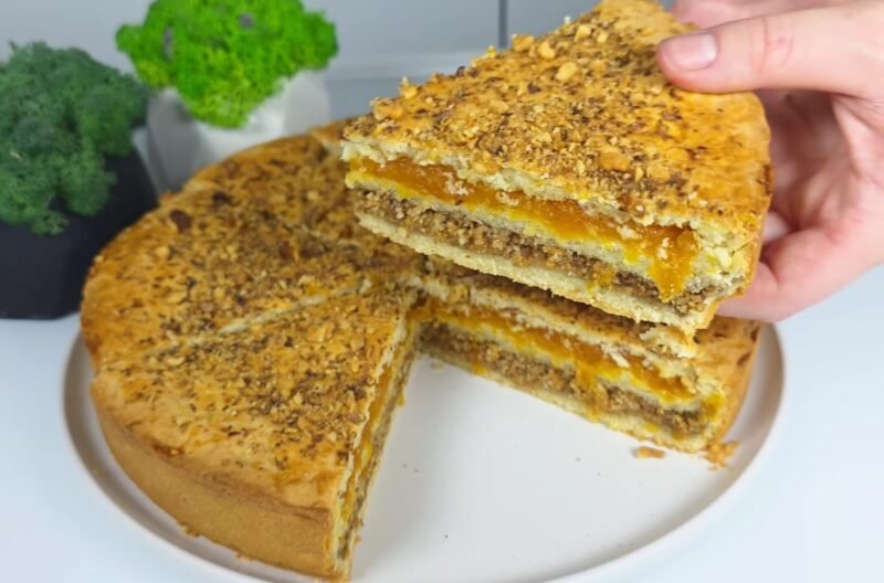 Firminis dviejų sluoksnių riešutų pyragas — paprasti ingredientai, netikėtas rezultatas