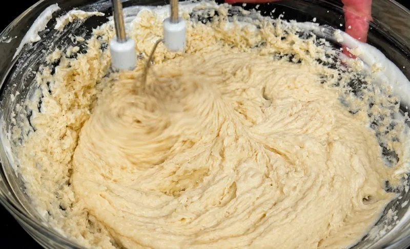 Rudens obuolinis desertas per 5 minutes: trinu obuolius blenderiu ir sumaišau su grietinėle