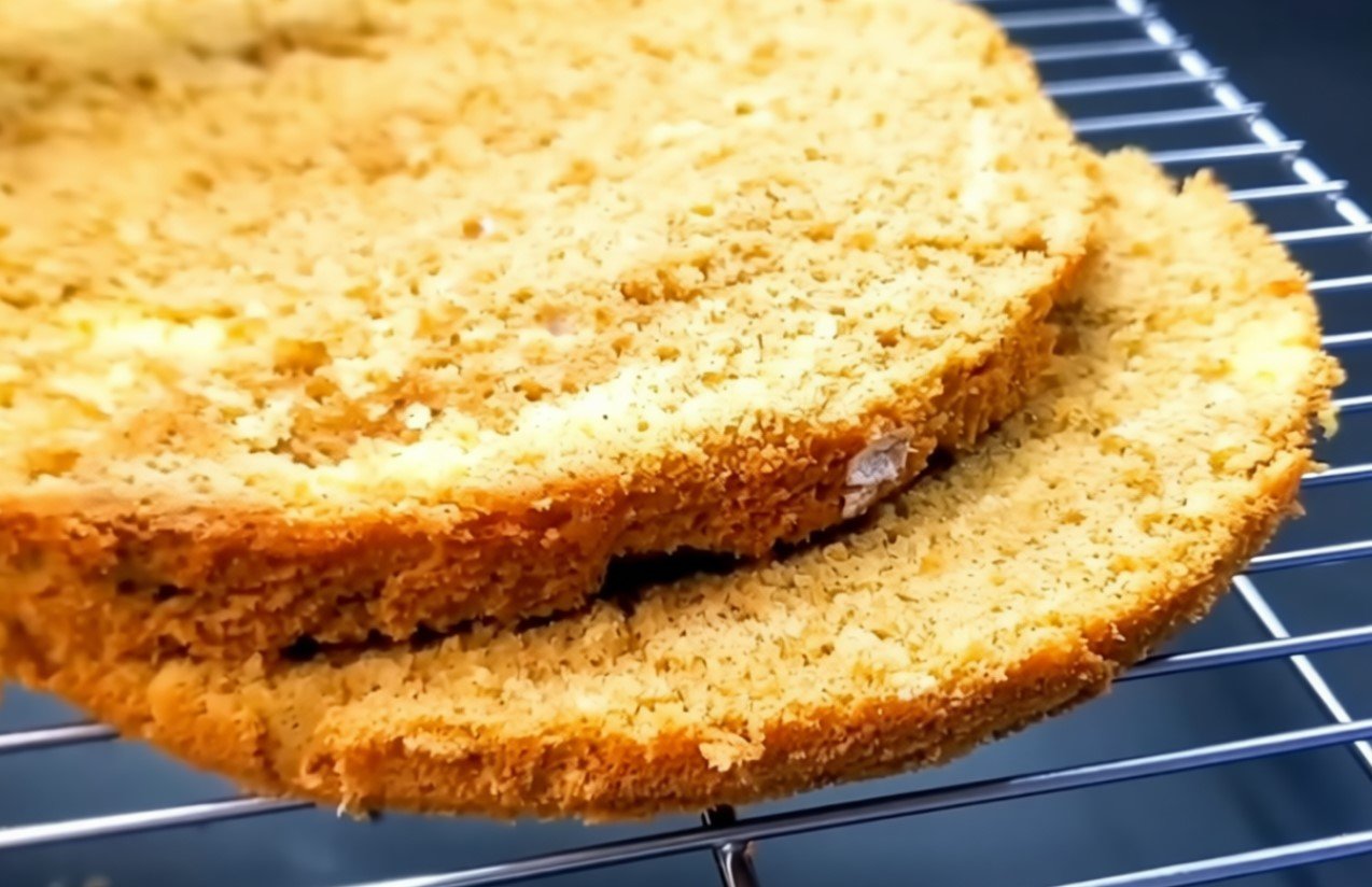 Paprastas kefyro tortas „3 stiklinės“ – kepamas be svarstyklių
