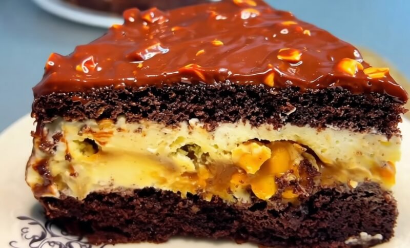 Skanus tortas „Snickers“ — paprastas receptas Naujiesiems 2026