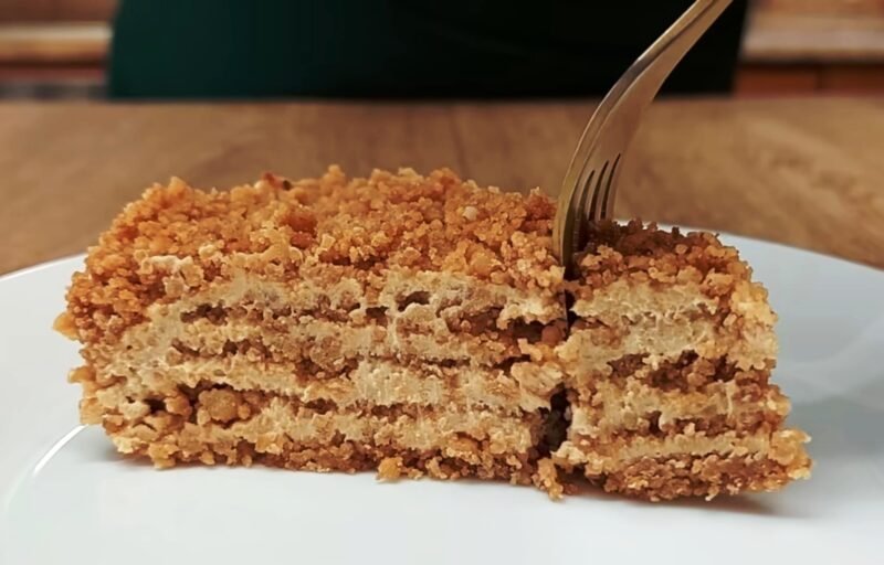 Greitas keptuvėje gaminamas tortas per 15 minučių — be orkaitės, iš minimalaus ingredientų kiekio