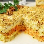 Naujųjų metų salotos „Monomacho kepurė“ — paprastas be mėsos šventinis užkandis