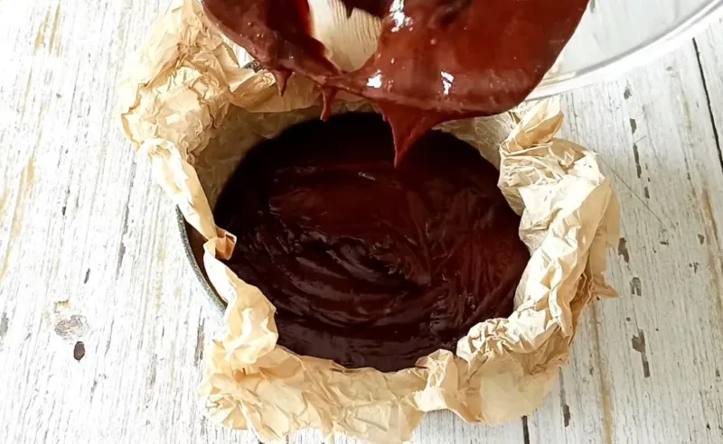 Portugalietiškas šokoladinis tortas be miltų, be kiaušinių ir be kepimo — musas iš 2 ingredientų